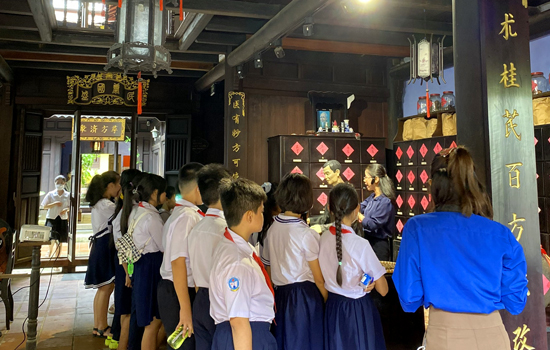 Extra-curricular session at Hoi An Museum of Traditional Medicine