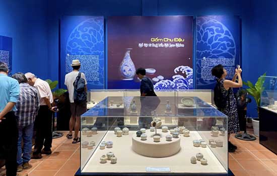 Lễ tiếp nhận hiện vật và khai trương  Phòng trưng bày “Gốm Chu Đậu - Cổ vật từ lòng biển Cù Lao Chàm”