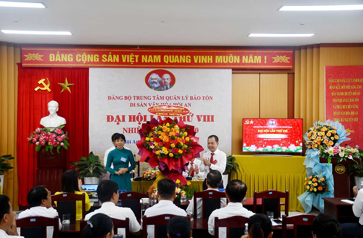 tang hoa chuc mung dai hoi