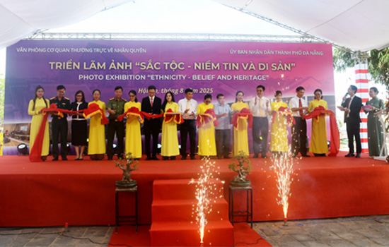 Triển lãm ảnh thành tựu đảm bảo quyền con người của Việt Nam với chủ đề “Sắc tộc - Niềm tin và Di sản”