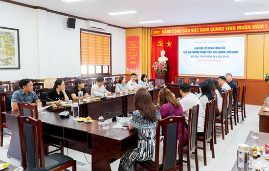 Trung tâm Bảo tồn Di sản Văn hóa Thế giới Hội An đón tiếp và làm việc với đoàn đại biểu tỉnh Jeollanamdo, Hàn Quốc