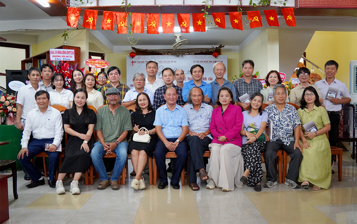 Tổ chức buổi giới thiệu sách “Khơi nguồn di sản” và “Nghệ thuật tạo hình của đồng bào miền Tây xứ Quảng”