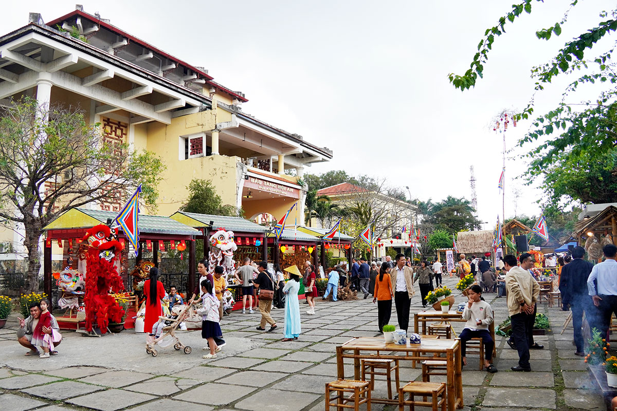 khong gian tet xua 2026