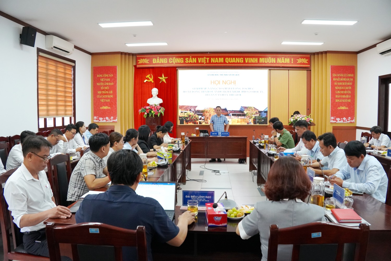 Hội nghị đề xuất các giải pháp nâng cao chất lượng hoạt động tham quan du lịch tại Khu phố cổ Hội An