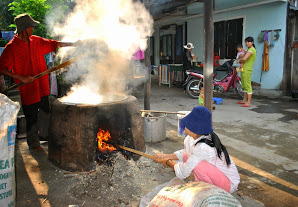 Tính chất gia đình - nét đặc trưng của nghề cào và chế biến Hến ở Cẩm Nam - Hội An